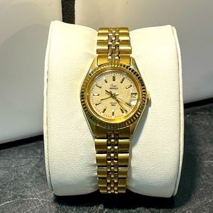 SOLD - Vintage Ladies Gold Tone Divers Watch - New Battery